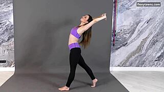 修剪小穴和大奶子的灵活宝贝Vera Zachem