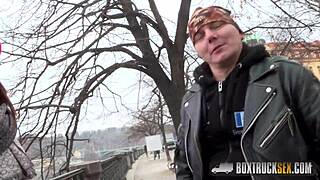 Horká Vanessa Decker podvádí svého kluka v tajném okamžiku