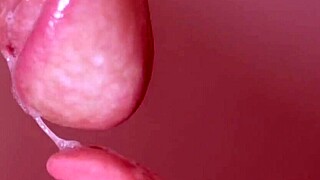 现在猛操我屁股并射我嘴里！