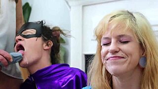 Yo, Monica Sexxxton, Karlee Paige a Sandra Moore rockujú edge play so strap-on drilom!