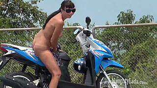 Flashing'im ve çıplak yürüyüşüm sokakta vahşileşti