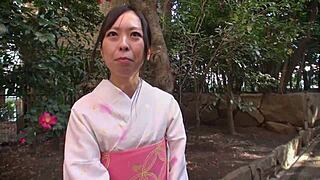 バスローブの熟女田中希美がベトベトアクション Part1