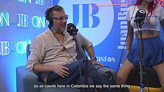 Florizqueen在性爱机器上猛射，在Juan Bustos播客里