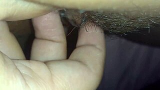 ima veliku mokru pičku koja je super horna, hoćeš da pričamo o tome?