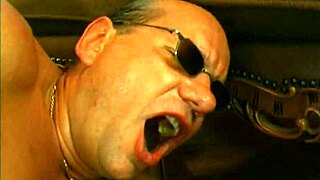 İtalyan yıldız Pamela Miti, vintage yarrak sürüşünde vahşi hissediyor