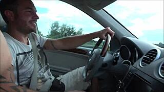 Lina Mila nem geil az autópályán, spontán baszva a szexparkolóban misszionáriusban