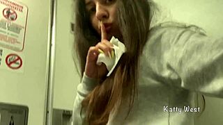 비행기 화장실에서 자위하다가 거의 걸릴 뻔했어