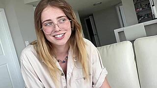 Prietena mea tomboy Lucy Foxx nu e gay, a dovedit cu creampie... fantezie casnică, știi - Scott Stark