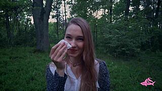 Мощна еякулация покрива лицето на секси нимфи в горска авантюра част 2