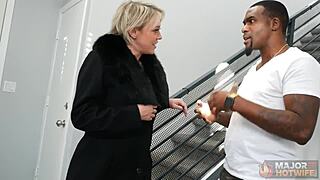 Йо, Dee Williams принимает Rome Major глубоко в ее мокрую пизду и жопу!