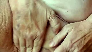 Hej, babička, pripravená na sexy pochúťku s nevlastným vnukom?