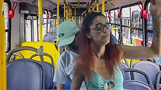 Студентка ощупана и трахнута в автобусе