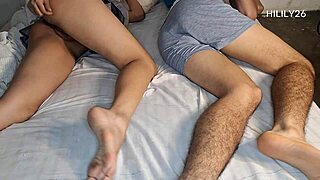 Golpeando duro a mi compañera de cuarto con anal profundo al final