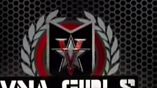 Karen Fisher plonge dans la chatte de Claudia Marie pendant facesitting chaud