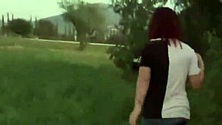 Gömbölyű latinó villant és vadul elszáll a dombon forró találkozásban.