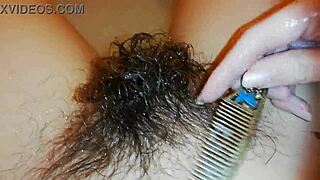 كس شعراء مبتلة تتساقط تحت الماء في فيديو فتيش كلوز أب