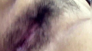 ma copine philippine taquine sa chatte pendant que je suis parti