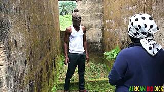 Wow! Zlá holka touží po velkém chuju a prosí o víc