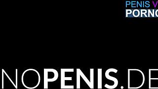 Красиво момиче се готви да язди огромен кура здраво