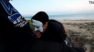 Léto se blíží a my se těšíme na vopruzení na pláži s analem a spermatem uvnitř africké píči