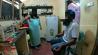 Prevarantska žena jebe inkasatora računa za plaćanje. Da li je ovo najluđi dogovor ikad?