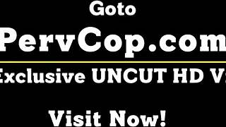 Butikkvakt dominerer unge kvinner med enorm kuk i garasje