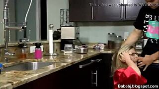 نيك زوجة أبي بقوة في غرفة النوم