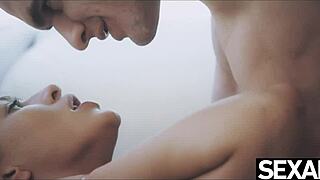 Bu Vahşi Sarışın Yoğun Oral ve Sikişten Kreampie Orgazmına Dayanabilir Mi?