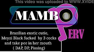 Meyzi Black böjd över för trippel kukslag och kiss