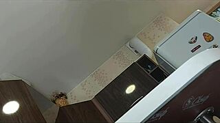 Minha Buceta Peluda Cabe Perfeitamente no Brinquedo Flor!