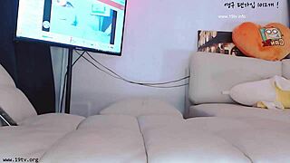 한국 BJ가 깔끔하게 자위하고 섹시한 솔로 쇼에서 분출해