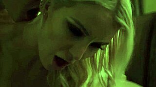 Güzel shemale şirin kızı hakimiyet kurarak sikiyor sıcak aksiyonda