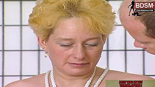 Nemačka robinja vezana i kažnjena u tvrdoj BDSM sesiji sa najlon fetišem!