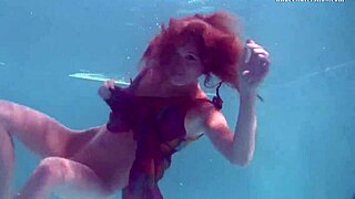 Rode Nikita Vodorezova, wil je me zien strippen naakt onder water snel?