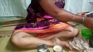 आंटी स्टेपब्रदर के साथ हार्डकोर, बालों वाली चूत बाहर दिखाती है