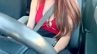 Hej dušo, hoćeš da vidiš moje velike sise kako bljeskaju tokom duge vožnje?