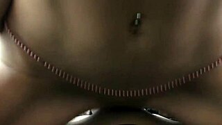 Üvey Kızkardeş Egzersiz Yapıyor ve Kardiyo Rutininde Yardım Alıyor