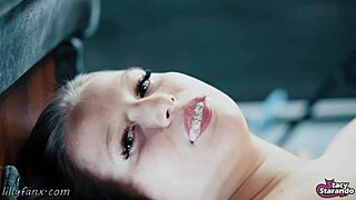 Πεινασμένο Στόμα Διαθέσιμο για Σπέρμα - Κοντινή Λεπτομερής Σαλαγαρία με Χειρομασία