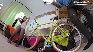 Алис Мејз савијена за анално туцање и фистинг?