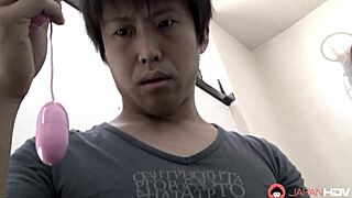 日本人主婦 レイコ・コバヤカワが無修正オーラルケアセッションを楽しむ