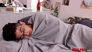 Mylfex - Заварена майка поправя депресирания си заварен син