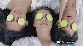 لاتينيات حارقات يركبن زب الماسور الكبير بقوة