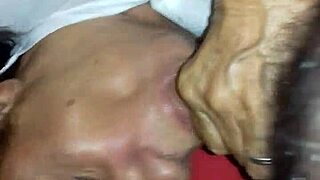 Зряла баба смуче всяка капка!