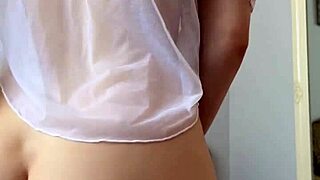 Slatka devojka 18+ prstom do ludog orgazma - Maiskii