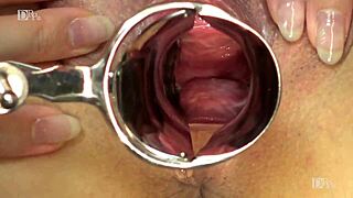 Saita Rinの秘密の剃毛マンコクローズアップ