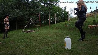 Ben je klaar voor meer, mijn shemale ruiter? Sexy goth domina Beth traint hard in latex buiten.