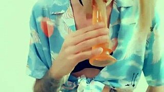 Viděl jsi transku toužící po ptáku takhle?