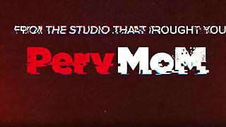 Milf blonde sexy se fait percer le trou du cul serré par un cambrioleur audacieux