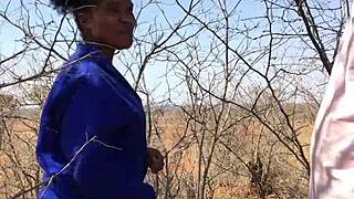 मैकेनिकल इंजीनियर स्टूडेंट ट्रांसपोर्ट वेट के दौरान क्विकी क्रीमपाई स्कोर करता है