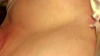 아시아 밀프의 큰 젖꼭지가 왜 이렇게 유혹적일까?